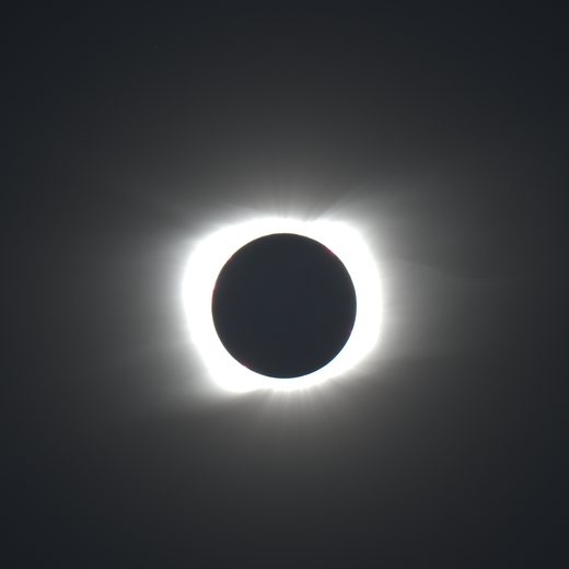 Eclipse frame at 1/5 s: streamers well exposed, the inner corona clipped white.