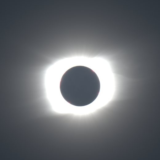 Eclipse frame at 1/1.3 s: the outer corona showing, the inner corona a white blob.